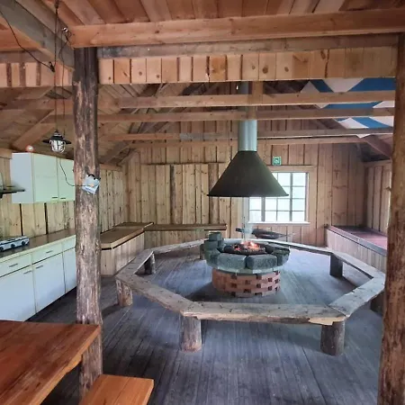 Metsaesydaen Moekki 5 Moerrimoeykky ホリデーパーク *